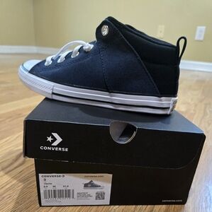 Converse Black High-Top Sneakers Classic Design